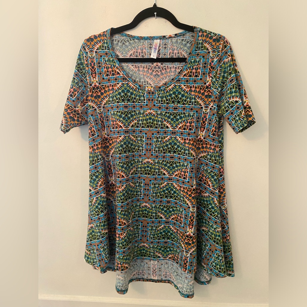 Lularoe Women’s Tunic Top -Beautiful Colors Excellent Condition-Sz Small